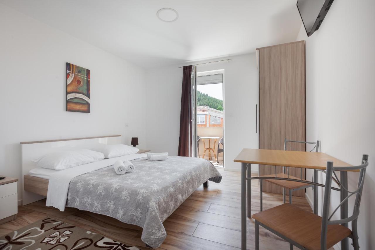 Apartments Ela Makarska Zewnętrze zdjęcie